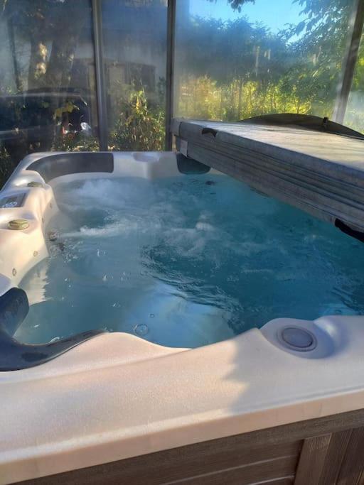 Bas de villa, 2 terrasses, piscine, SPA, sauna... Neffes Esterno foto